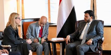 عبدالله العليمي يبحث مع قيادات البنك الدولي تعزيز الشراكة ودعم مؤسسات الدولة