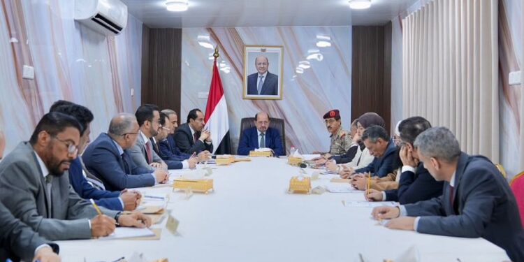 مجلس الوزراء يناقش تداعيات التصعيد الحوثي ويتخذ عدد من الإجراءات لتعزيز الاستجابة الحكومية للتطورات