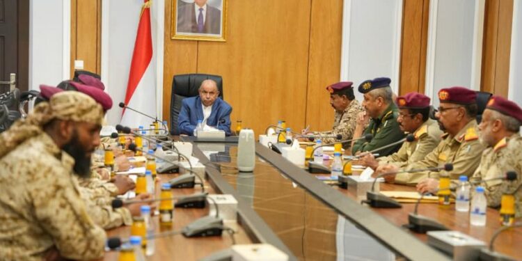 محافظ حضرموت يشدد على رفع مستوى الجاهزية واليقظة الأمنية