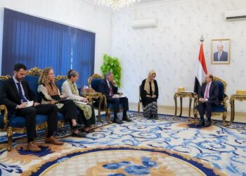 رئيس الوزراء يطلع سفيري الاتحاد الأوروبي وهولندا علي تطور الاوضاع في اليمن