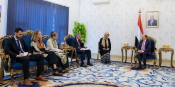 رئيس الوزراء يطلع سفيري الاتحاد الأوروبي وهولندا علي تطور الاوضاع في اليمن