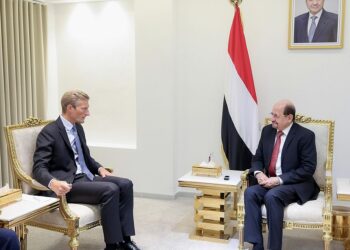 رئيس الوزراء يبحث مع المدير التنفيذي بالإنابة لبرنامج الأغذية العالمي تعزيز العمل الانسانني