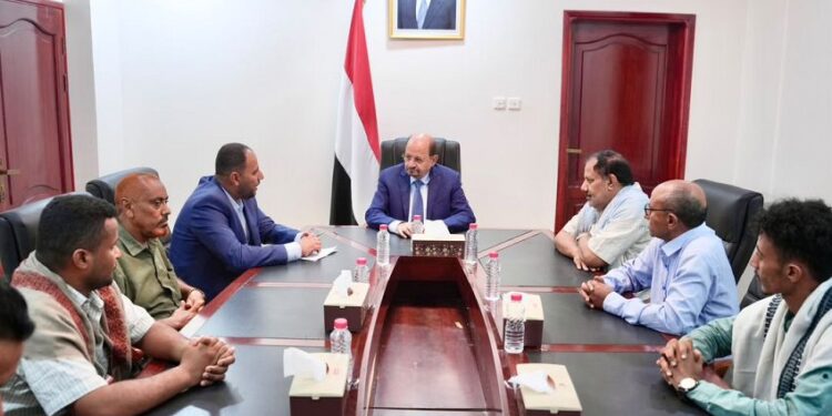 رئيس الوزراء يضطلع علي الاوضاع في الوازعية بتعز