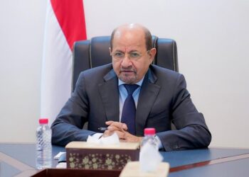 رئيس الوزراء يبحث مع السفيرة البريطانية تطورات التصعيد الحوثي وتعزيز الدعم الدولي للحكومة