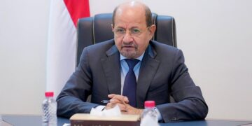 رئيس الوزراء يبحث مع السفيرة البريطانية تطورات التصعيد الحوثي وتعزيز الدعم الدولي للحكومة