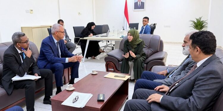 وزيرة الخارجية تبحث مع المنسق  الاممي ومنظمه الهجره تعزيز الاستجابة الإنسانية والتنموية