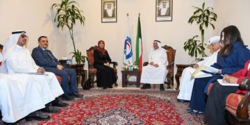 وزيرة الخارجية تبحث مع الصندوق الكويتي استئناف تمويل المشاريع التنموية في اليمن