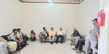 الوكيل الصنوي يطلع على الاحتياجات الإنسانية للنازحين في مخيمات الشمايتين بتعز