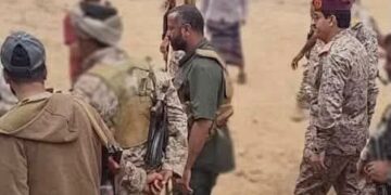 وزير الدفاع يتفقد جبهات الضالع ويشيد ببطولات القوات  في مواجهة المليشيا