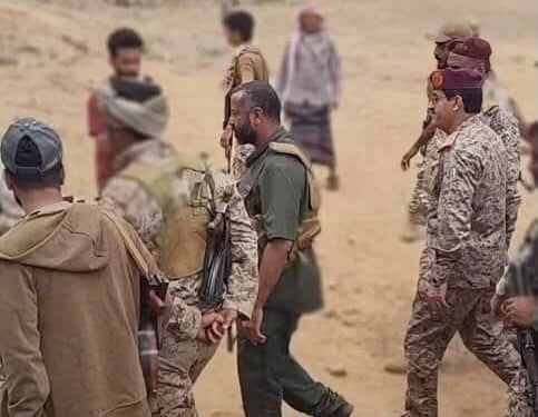 وزير الدفاع يتفقد جبهات الضالع ويشيد ببطولات القوات  في مواجهة المليشيا