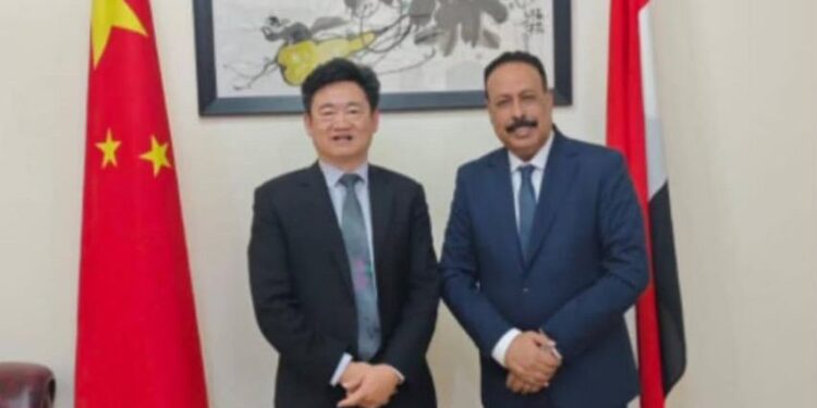 وزير الأشغال يبحث مع القائم بألاعمال الصيني التعاون في مشاريع الطرق والبنية التحتية