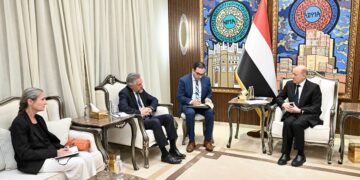 العليمي: دفاع اليمن عن باب المندب هو دفاع عن امن الممرات العالمية والإمدادات المنقذة للحياة