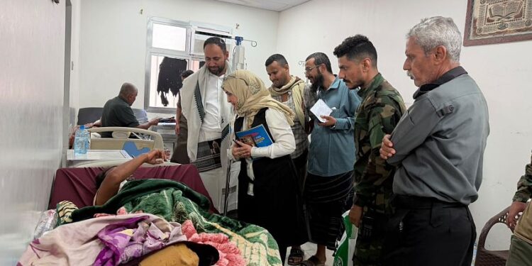 وزيرة الشؤون القانونية تتفقد الجرحى في مستشفيات عدن وتشيد بدورهم البطولي