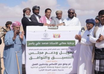 محافظ المهرة يدشن المرحلة الأولى لمشاريع سفلتة الشوارع في 4 مديريات