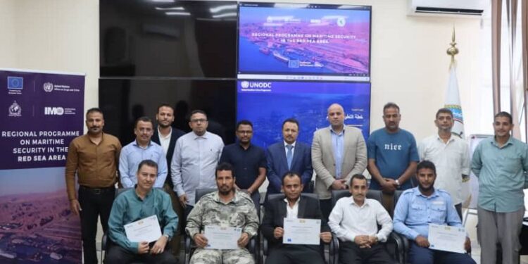 اختتام دورة تدريبية في مجال أمن السفن والموانئ بعدن