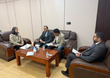 المقطري تبحث مع رئيس بعثة منظمة الهجرة تعزيز الأطر التشريعية لحماية النازحين