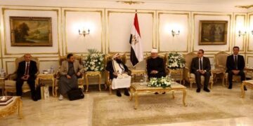 وزير الأوقاف  يبحث مع مفتي مصر تعزيز التعاون الديني والإفتائي