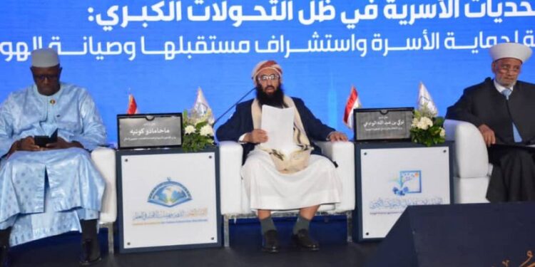 وزير الاوقاف: الميليشيات  حولت استهداف النشء من خطر تربوي الى مشروع يمس الاسرة والمجتمع
