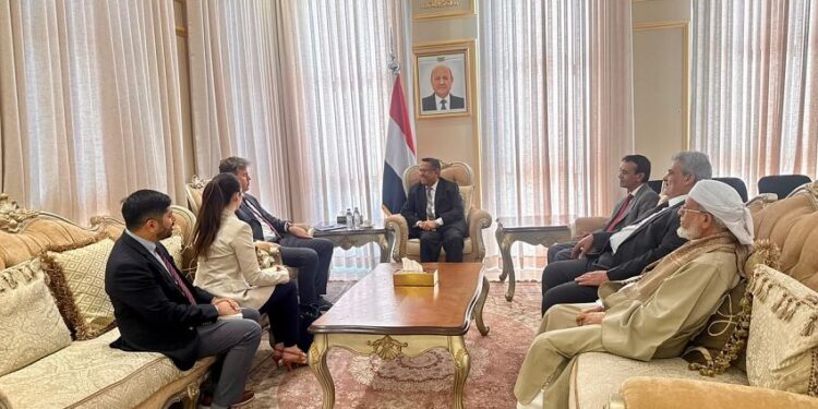 رئيس مجلس الشورى يبحث مع القائم بالأعمال   الأميركي مستجدات الأوضاع في اليمن