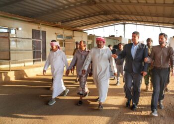 وكيل  حضرموت يطلع على مستوى الخدمات المقدمة للمسافرين في الوديعة