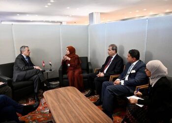 وزيرة الخارجية تبحث مع نظيرها السويسري تداعيات التصعيد الحوثي وتعزيز الدعم الإنساني لليمن