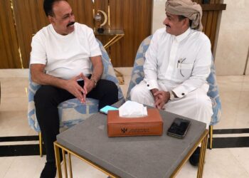وزير الأشغال و محافظ شبوه يناقشان مشاريع الطرق الحيوية في  المحافظه