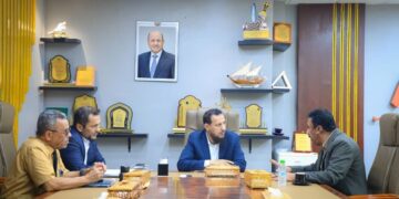 محافظ  بعدن  يوجه برفع درجه الاستعداد لاستقبال النازحين من تعز والحديده
