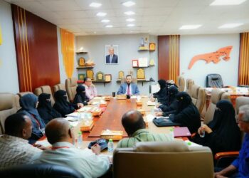 محافظ عدن يناقش أولويات خطة التنمية الاقتصادية والاجتماعية