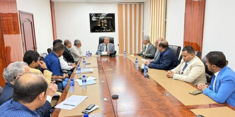 رئيس مجلس القضاء الأعلى يلتقي قيادات السلطة القضائية بالحديدة