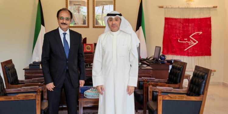 السفير الأصبحي يلتقي نظيره الكويتي بالمغرب ويبحثان العلاقات الأخوية والمستجدات الإقليمية