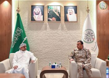 طارق صالح يبحث مع قائد القوات المشتركة  رفع جاهزية القوات المسلحه وتنسيق الجهود