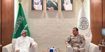 طارق صالح يبحث مع قائد القوات المشتركة  رفع جاهزية القوات المسلحه وتنسيق الجهود