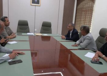 محافظ لحج والقائم بأعمال وزير الإدارة المحلية يناقشان أوضاع واحتياجات المحافظة والنازحين