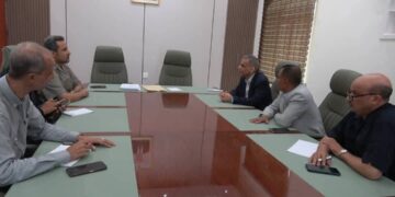 محافظ لحج والقائم بأعمال وزير الإدارة المحلية يناقشان أوضاع واحتياجات المحافظة والنازحين