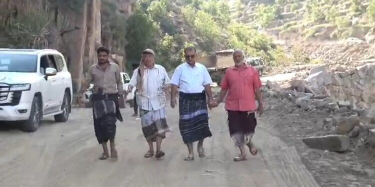 وكيلَا لحج يتفقدان المرحلة الأخيرة لمشروع طريق يهر – وادي ضيك – المفلحي – الموسطة – لبعوس الجديد