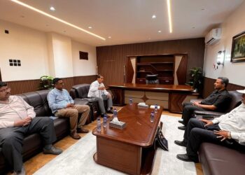 محافظ لحج يبحث مع الـ (هابيتات) ترميم 160 منزلاً ومشاريع خدمية وزراعية بالمحافظة