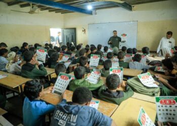“مسام” ينفذ حملة إعلامية توعوية لطلاب مدرسة مخيم الجفينة بمخاطر الألغام