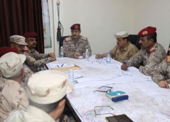 وزير الدفاع يشيد بانتصارات القوات المسلحة في عملية “فجر اليمن”