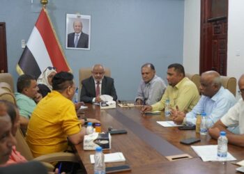محافظ الحديدة يبحث مع المنظمات الإنسانية الاحتياجات العاجلة للنازحين