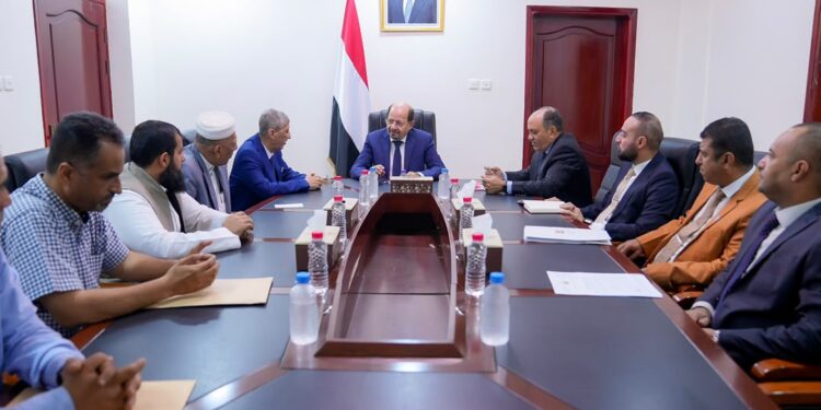 رئيس الوزراء يشدد على توحيد الجهود لحماية الجبهة الاقتصادية وتأمين احتياجات المواطنين