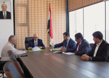 الشرجبي يوقّع اتفاقية تنفيذ عدد من المشروعات لتعزيز أنظمة المياه في مدينة تعز