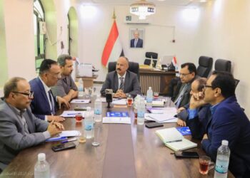 وزير النقل يناقش مع لجنة اغلاق منافذ التهريب تنظيم عمل المنافذ البحرية