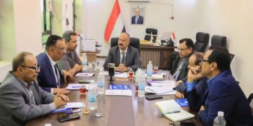 وزير النقل يناقش مع لجنة اغلاق منافذ التهريب تنظيم عمل المنافذ البحرية