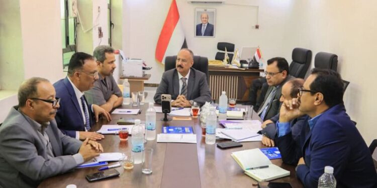 وزير النقل يناقش مع لجنة اغلاق منافذ التهريب تنظيم عمل المنافذ البحرية