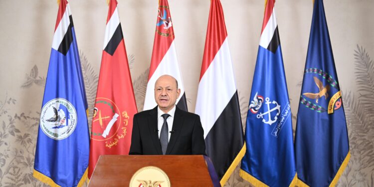 رئيس مجلس القيادة: إنهاء الإرهاب الحوثي قرار نافذ لا رجعة عنه
