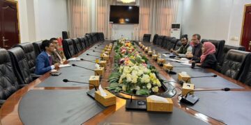 وزير الدولة يبحث مع وفد برنامج الغذاء العالمي في عدن الاستجابة الطارئة للنازحين