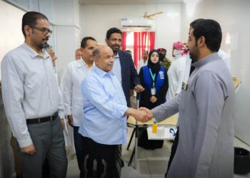 الخنبشي يطّلع على الأوضاع الصحية  لجرحى استهداف معسكر العلم بشبوة