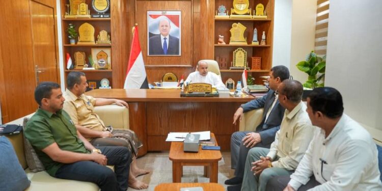 الخنبشي يطلع على مبادرات طلابية ويرعى توقيع اتفاقيتين لمشاريع خدمية وتنموية بحضرموت