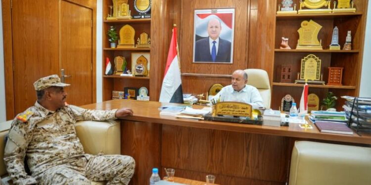 الخنبشي يطلع على نشاط اللجنة الإدارية العليا لحصر وتنظيم الموارد البشرية بوزارة الداخلية