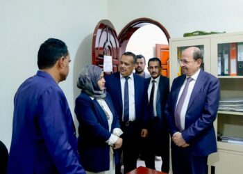 رئيس الوزراء يؤكد على دور  وزارة الشؤون القانونية  في اعداد ملفات جرائم المليشيات